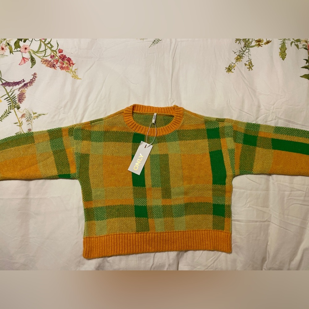 Short knit top